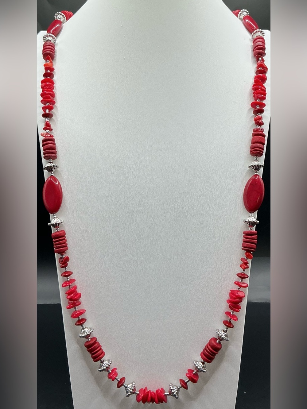 CHICO’S RED VARIATED BEAD NECKLACE WITH SILVER TONE ACCENTS
